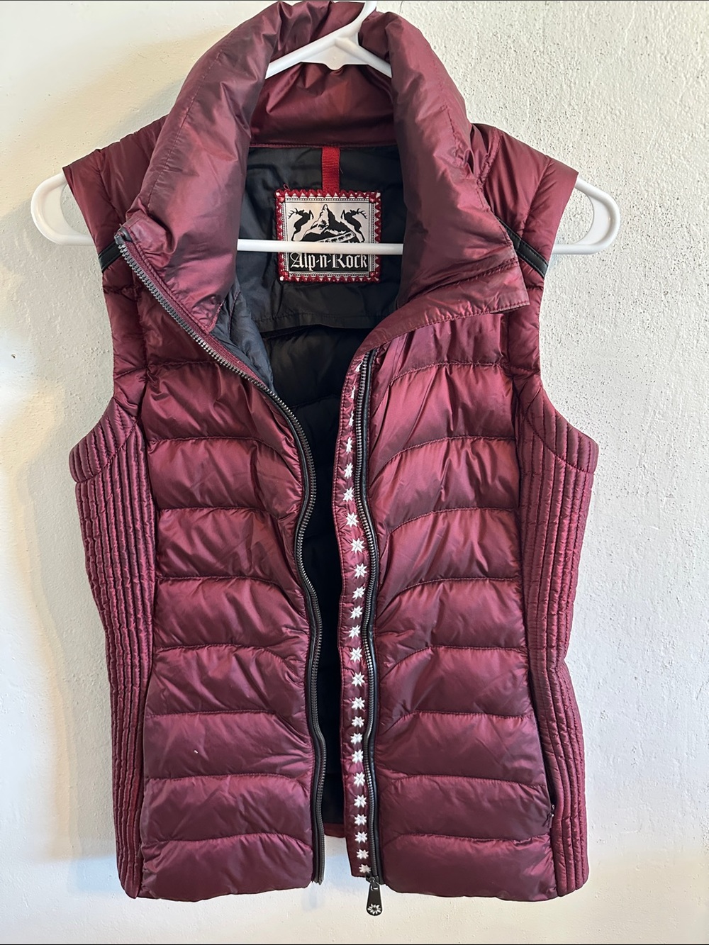 Alp-N-Rock maroon vest size XS. Lightweight, cute detail on zipper.